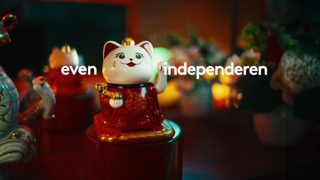 Chinese lucky cat waving with the line even independeren in the Independer Why not now campaign by Wolfstreet